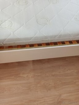 postel s roštem a matrací - 3