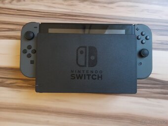 Nintendo Switch Grey Joy-Con +3 hry - 3