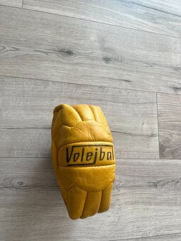 Historicky volejbalový míč - 3