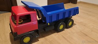 Nákladak Tatra_auto na hrani - 3