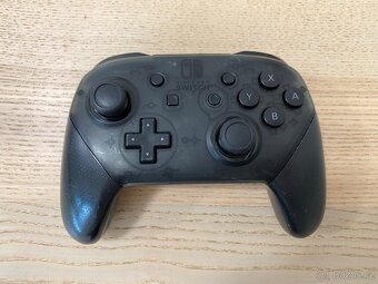 Nintendo Switch Pro Controller - 3