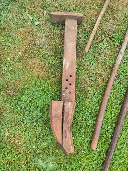 Různé staré ruční zemědělské nářadí - 3