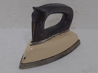 Retro nahřívací žehlička - 3