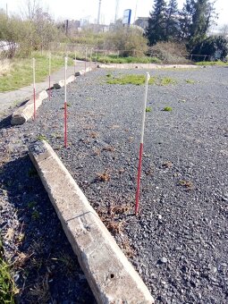 Peníze šetří betonové obrubníky masivní a viditelné - 3