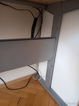 Pracovní stůl IKEA FREDRIK - 3