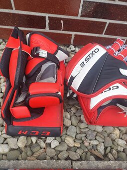 Brankarsky set CCM AXIS 2 a Extreme Flex 5 Pro - 3