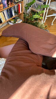 Těhotenský U-polštář na spaní (body pillow) - 3