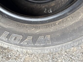 Pneumatiky  zimní 215 /70R15C Yokohama WY01 - 3