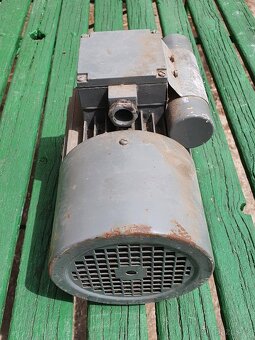 Prodám menší elektromotor - 3