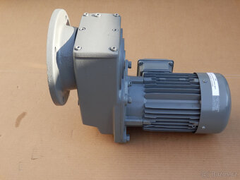 Elektromotor s převodovkou 1,1KW 64 ot./1min. - 3