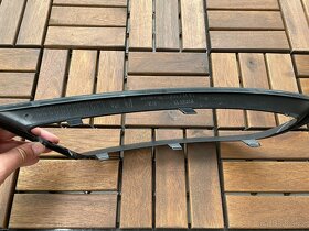 BMW Z4 e89 - rámeček mřížky předního nárazníku 51117203800 - 3