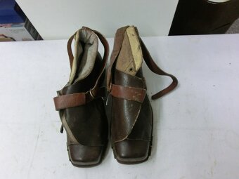 Muzejní starožitné kožené lyžáky - 3