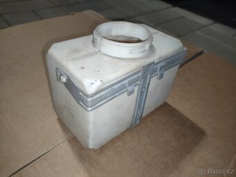 Nepoužitá nádobka ostřikovačů Škoda 100 - 3