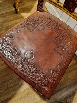 Secesní židle s rytou kůží - 3