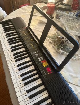 Yamaha PSR-F52 - 3