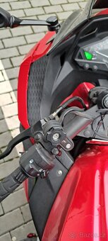 Kawasaki ninja 300 - 3