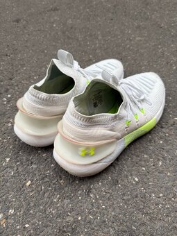 Tenisky Under Armour HOVR Phantom 3 - 3