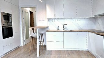 Pronájem bytu 1+KK (36m2) se sklepem, terasou a vyhrazeným k - 3