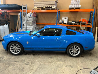 Ford Mustang, 4,0L manuál - garážovaný - 3