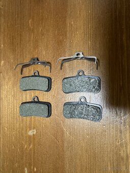 Brzdové destičky Shimano D03S Resin, 2 páry NOVÉ - 3