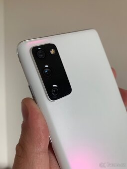 Samsung Galaxy S20 FE 5G - stav jako nový - 3