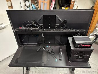 Single Monitor Stand + Thomson 49" + Genius GX Gaming - 3
