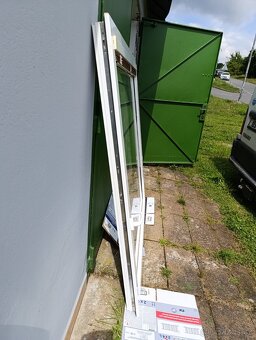 Plastové okno v 149cm, š 140cm - 3