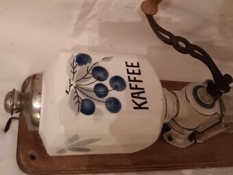 Starožitný porcelánový mlýnek na kávu - 3