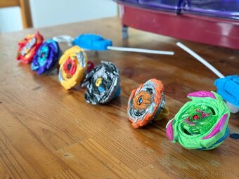 BeyBlade arena a 5 BeyBlade - 3