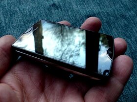 Mobilní telefon Sony Ericsson Xperia Mini - 3