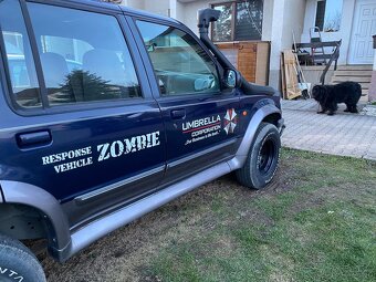 Prodám Ford Explorer 4,0 6V 152kw 4x4 - 3