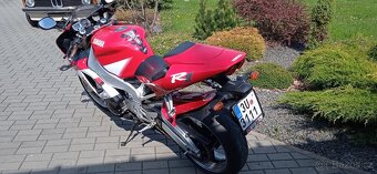 Yamaha R1 - 3