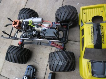 Kyosho-Mad Force 1/8-Spalovaci motor - 3