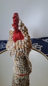 VINTAGE RETRO FIGURKA KOHOUTA POSÁZENÁ MUŠLEMI 60.-70.LÉTA - 3