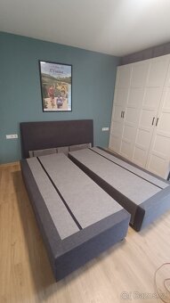 Šedá čalouněná dvoulůžková postel 180x200 cm - 3