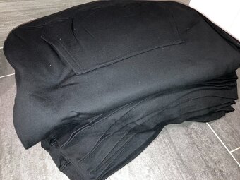 ČERNÉ MIKINY A TRIKA - NOVÉ/NEPRANÉ - 3