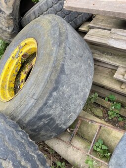 Pneu 445/65 R 22,5 - 3