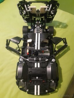 Lego Technic Ford GT40 Le Mans (Čína) - 3