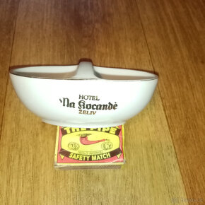 Prodá starý etažér, český porcelán - 3