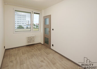 Exkluzivně pronájem bytu 2+kk, po rekonstrukci, 36m2 + lodži - 3