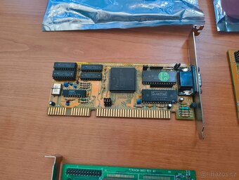 2x ISA (16-bit) a 2x PCI grafické karty - 3