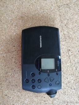 Stolní rádio Grundig - 3