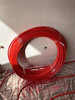 Univenta PERT 2 trubka - zbytky z podlahového topení - 3