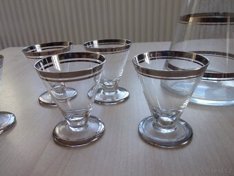 STARÁ SOUPRAVA - SKLENĚNÁ KARAFA, SKLENIČKY A TÁC - 3