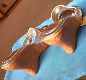 Stříbrné pantofle Nové na vysokém klínku vel. 38 - 3