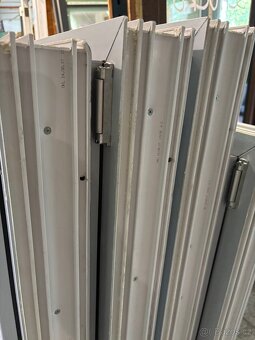 Okna PVC 1280x1435, trojsklo, žaluzie, stříbrná barva - 3