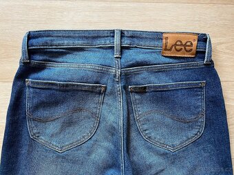 LEE ELLY W29 L 31 - 3