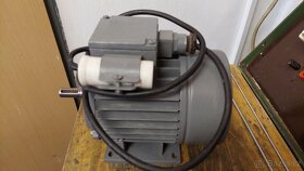 Prodám jednofázový patkový motor 350W. - 3