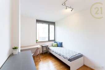 Nadstandardně prosvětlený byt 3+kk s garážovým stáním v p... - 3