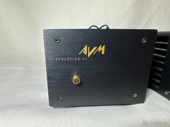 High-end zesilovač AVM Evolution A1 s externím napájením - 3